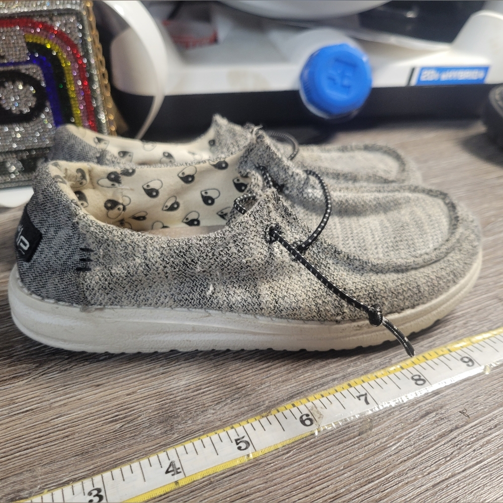 Hey Dude Wendy Youth Stretch Yin Yang Youth Size 1 Ladies Size 2